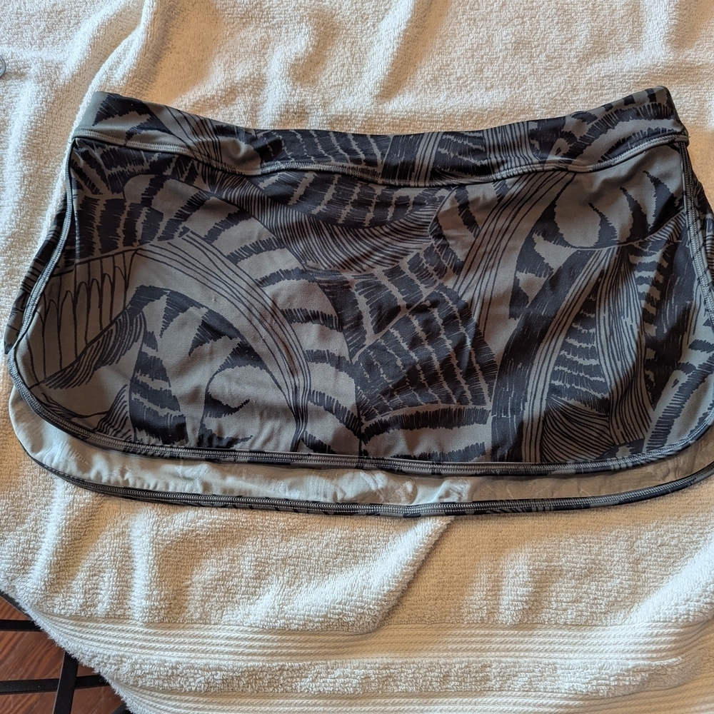 Athleta Black and Gray Patterned Sarong